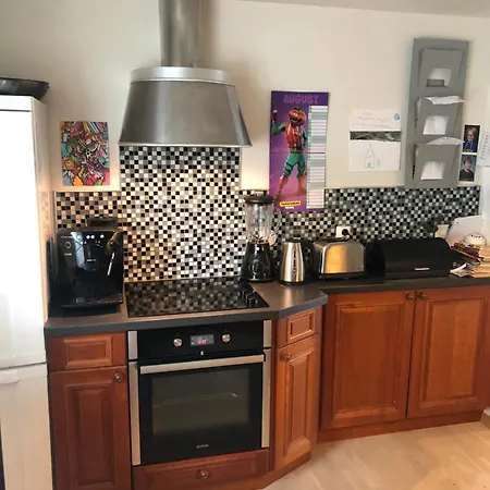 Flott 4-roms Pa Lund I 아파트 크리스티안산